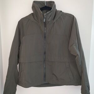khaki green lightweight jacket from lululemon, size 6 🌿🥝🫒